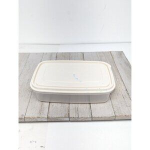 Rubbermaid Servin' Saver #11 Storage Container Almond Lid Rectangle 24 ounce USA